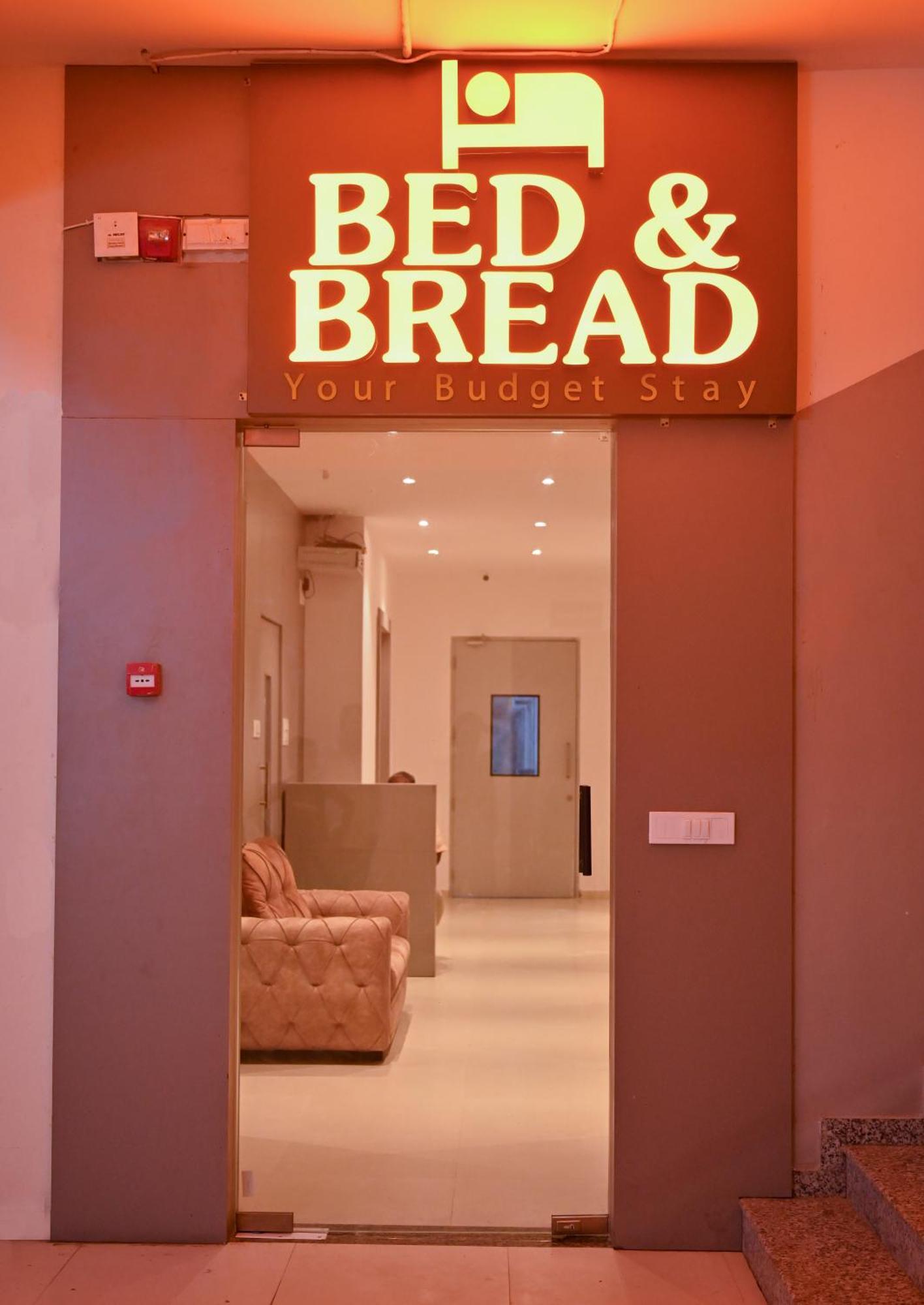 Готель Bed & Bread Dormitory Bharuch Екстер'єр фото