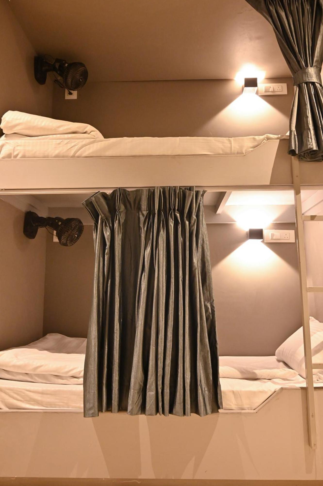 Bed & Bread Dormitory Bharuch Екстер'єр фото