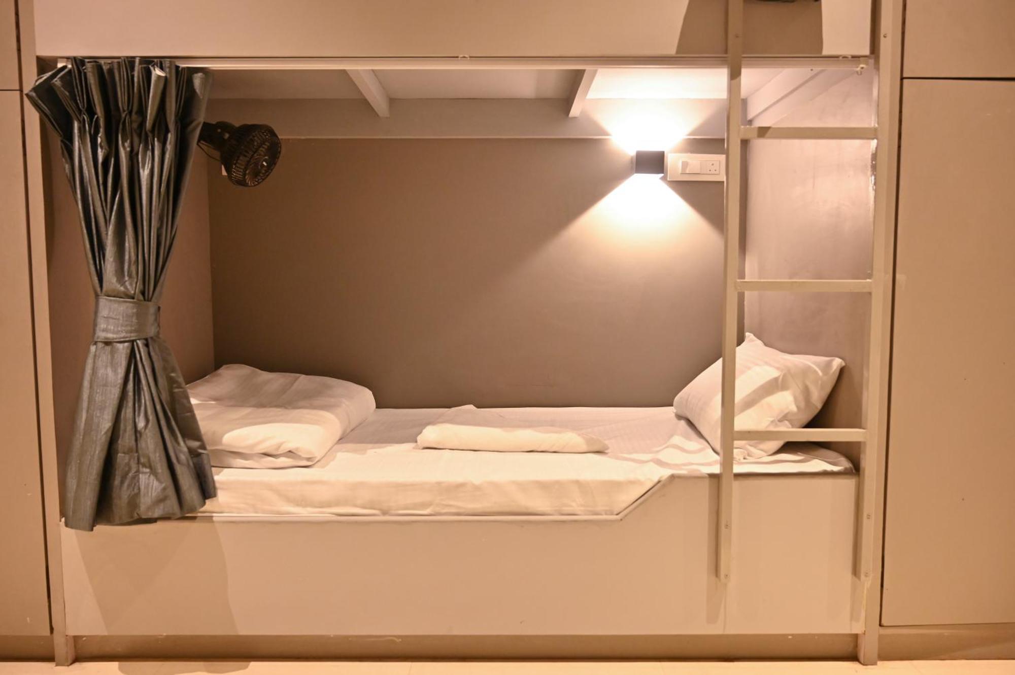 Bed & Bread Dormitory Bharuch Екстер'єр фото